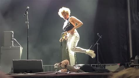 Disgusting Brass Against female rocker urinated on a male fan